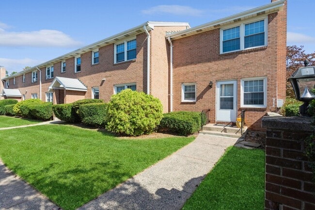 Manchester Green in Manchester, CT - Foto de edificio - Building Photo
