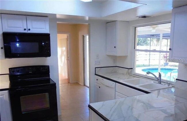 6535 Waterford Cir in Sarasota, FL - Building Photo - Building Photo