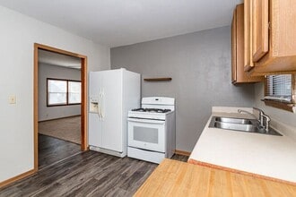 1315 Douglas Ave in Ames, IA - Building Photo - Building Photo