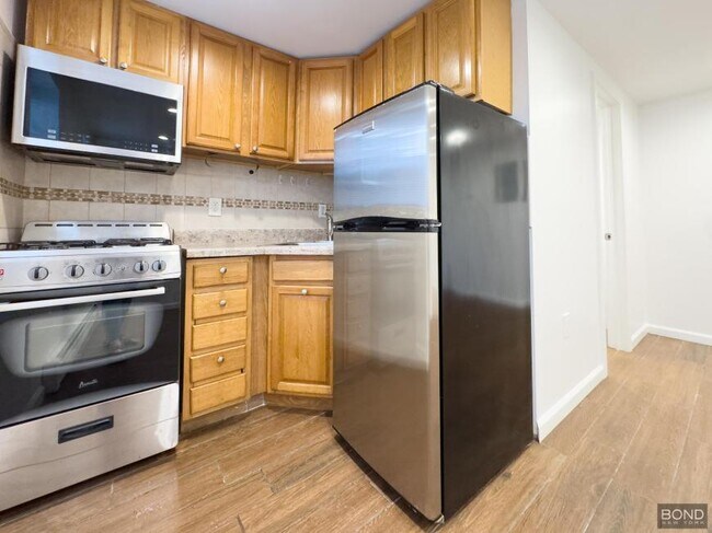 97-10 Rockaway Beach Blvd in Far Rockaway, NY - Building Photo - Building Photo