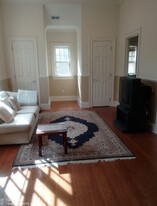 215 Spring Water Ln, Unit Bedroom Suite in New Canaan, CT - Building Photo - Building Photo