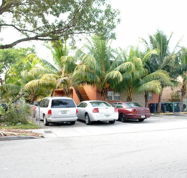 10822 SW 4th St in Miami, FL - Foto de edificio - Building Photo