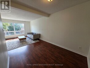 331 Phillip Murray Ave in Oshawa, ON - Building Photo - Building Photo