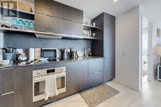 197 Yonge St in Toronto, ON - Building Photo - Building Photo