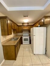 2410 W Hackberry Ave, Unit 2 in McAllen, TX - Foto de edificio - Building Photo