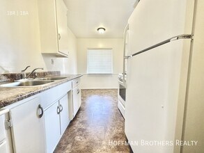 5619 W Jefferson Blvd, Unit 3 in Los Angeles, CA - Foto de edificio - Building Photo