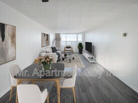 55 Green Valley Dr in Kitchener, ON - Building Photo