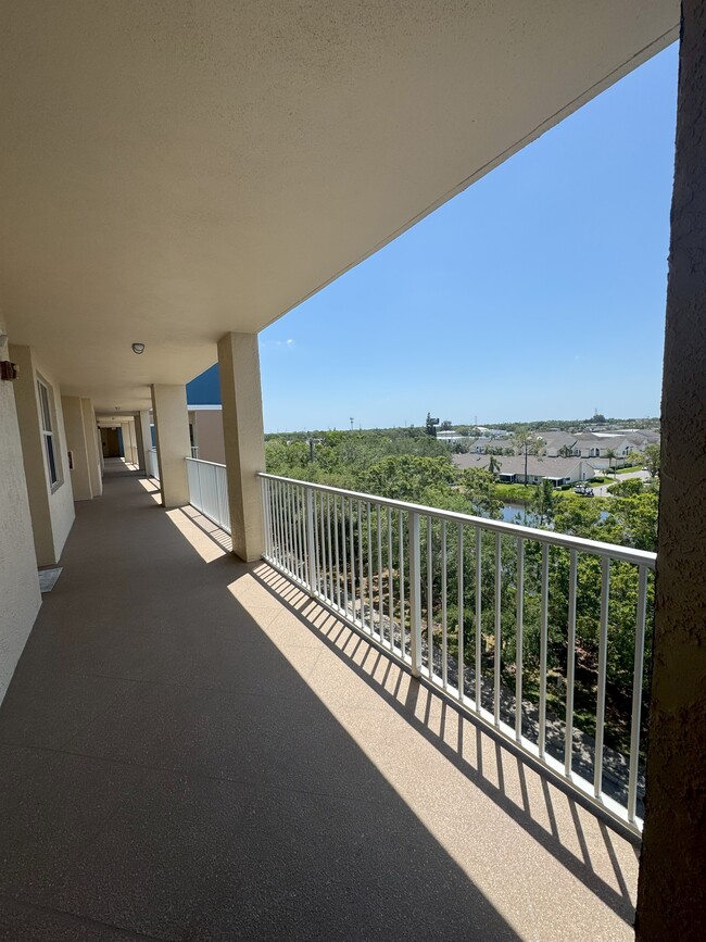 960 Starkey Rd in Largo, FL - Building Photo - Building Photo