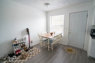 923 Burcham Dr in East Lansing, MI - Building Photo - Building Photo