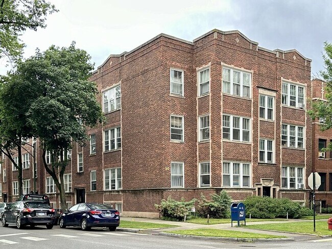1917 W Winnemac Ave