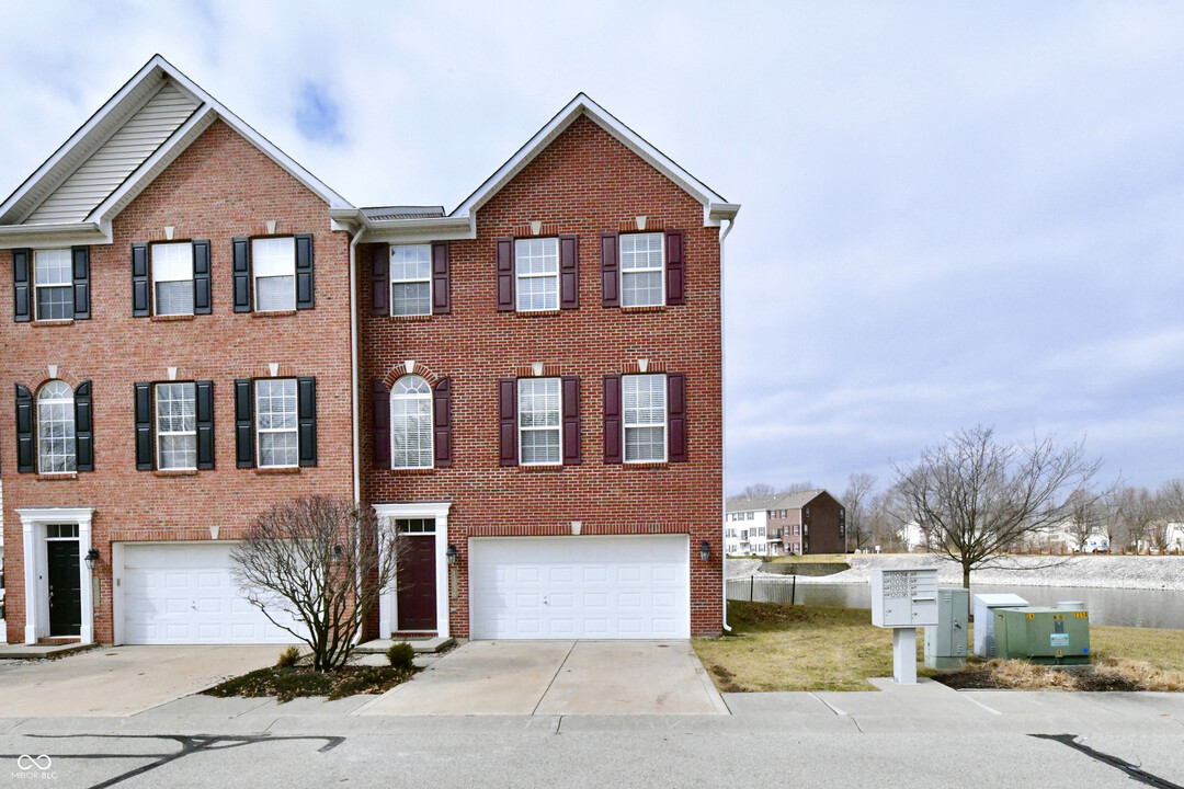 12036 Esty Way in Carmel, IN - Building Photo