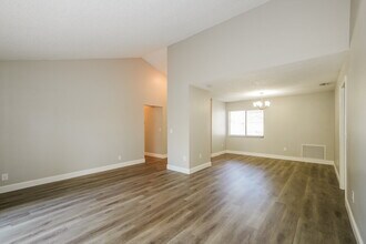 5138 Nashville Dr in Tampa, FL - Building Photo - Building Photo