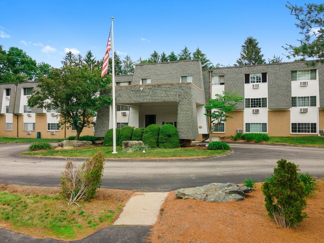 East Shore Apartment Homes in East Providence, RI - Building Photo - Building Photo