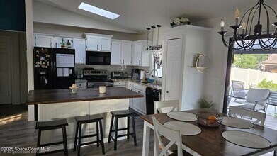 801 Young Ave NW in Palm Bay, FL - Building Photo - Building Photo