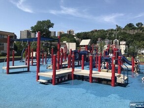 1111 River in Edgewater, NJ - Building Photo - Building Photo
