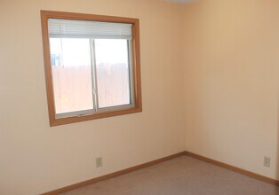 906 C Ave NW in Cedar Rapids, IA - Building Photo - Building Photo