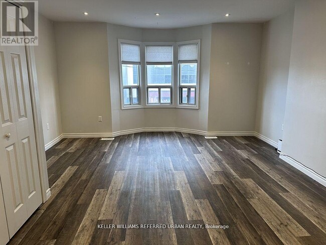 735-735 Dupont St in Toronto, ON - Building Photo - Building Photo