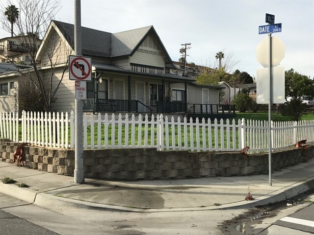 859 E 2nd Ave in Escondido, CA - Foto de edificio - Building Photo
