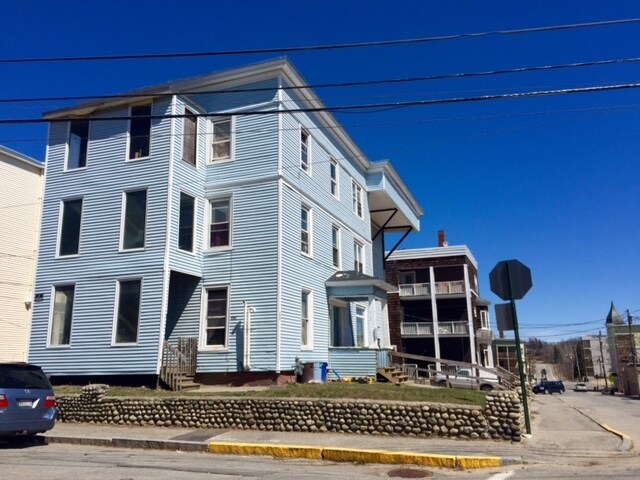 68 Birch St in Lewiston, ME - Building Photo