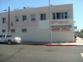 4248 S Vermont Ave in Los Angeles, CA - Foto de edificio - Building Photo