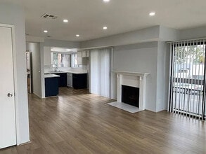 800 E Wilson Ave in Glendale, CA - Foto de edificio - Building Photo