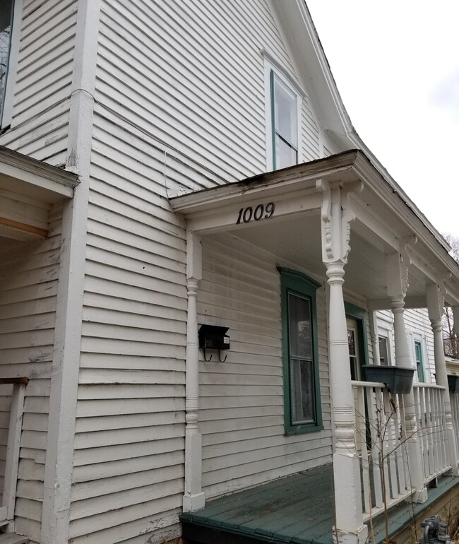 1009 2nd Ave, Unit 4 in Eau Claire, WI - Building Photo - Building Photo