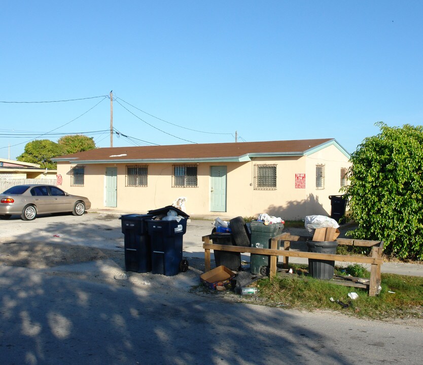 848 NW 10th St in Florida City, FL - Building Photo