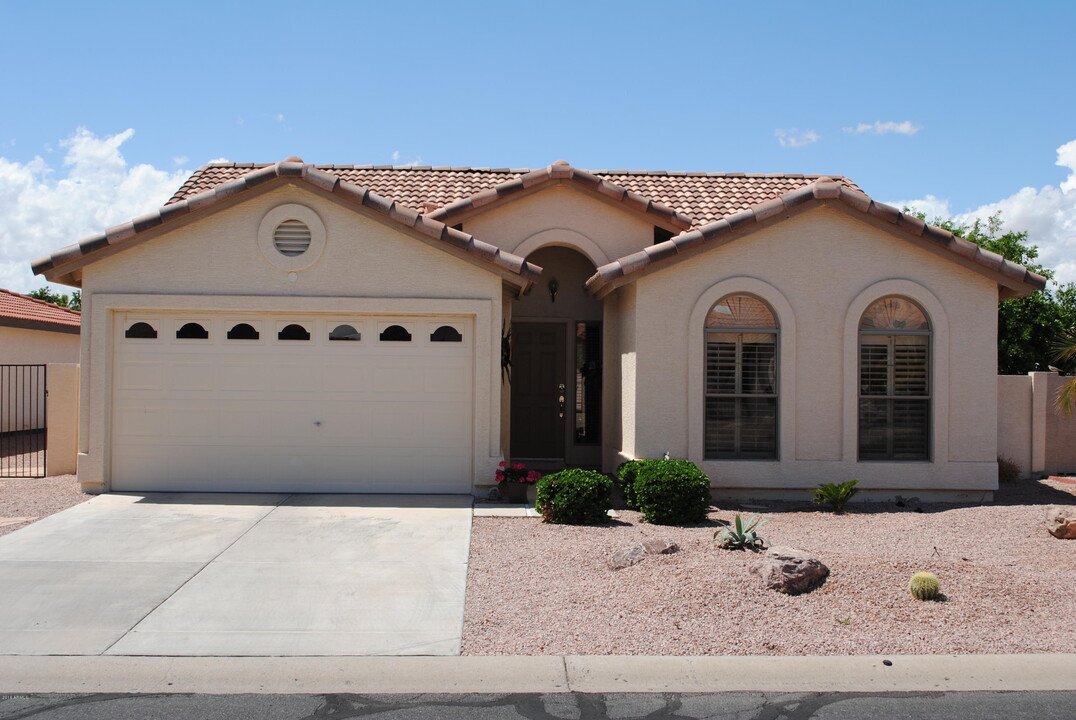 26026 S Cloverland Dr in Sun Lakes, AZ - Building Photo