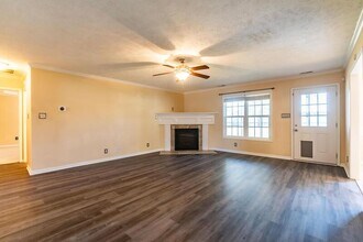 389 Livingston Dr in Raeford, NC - Building Photo - Building Photo