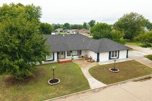 9009 Lakeaire Dr in Oklahoma City, OK - Building Photo