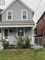 12 Kinrade Ave in Hamilton, ON - Building Photo