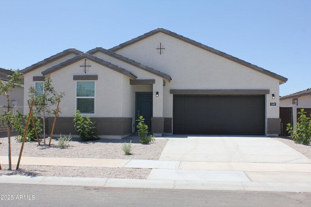 15429 W Hackamore Dr in Surprise, AZ - Building Photo