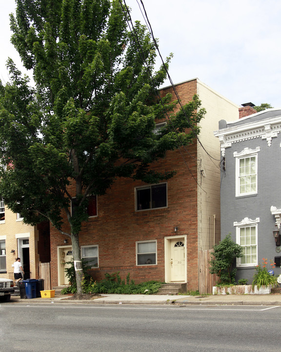 216-218 N Patrick St in Alexandria, VA - Building Photo