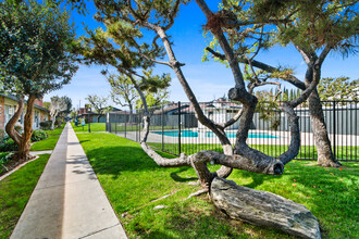 Magnolia Apartments in Anaheim, CA - Building Photo - Building Photo