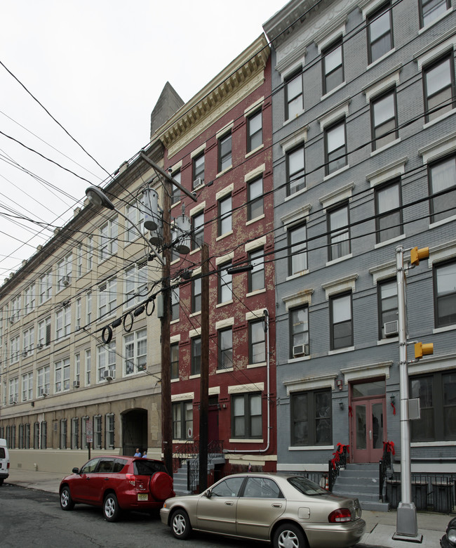 821 Park Ave in Hoboken, NJ - Building Photo - Building Photo