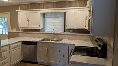 10171 Haskins St in Lenexa, KS - Foto de edificio - Building Photo