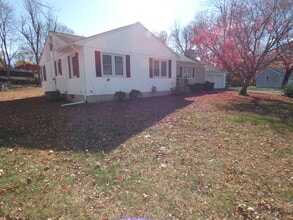 6 Greenfield Dr in Ansonia, CT - Building Photo - Building Photo