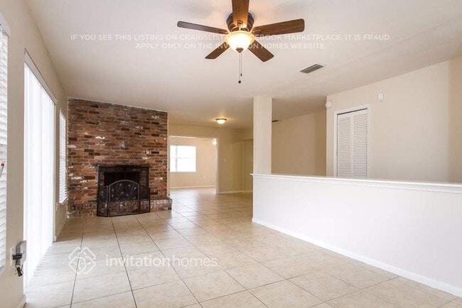 105 Ridge Ct in Brandon, FL - Foto de edificio - Building Photo