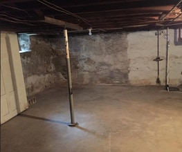 210 W Maple Ave, Unit Unit 2 in Langhorne, PA - Building Photo - Building Photo