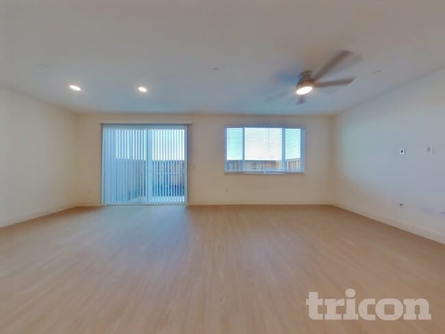 8205 Perla Wy in Sacramento, CA - Building Photo - Building Photo