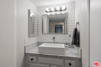 5143 Bakman Ave in Los Angeles, CA - Building Photo - Building Photo