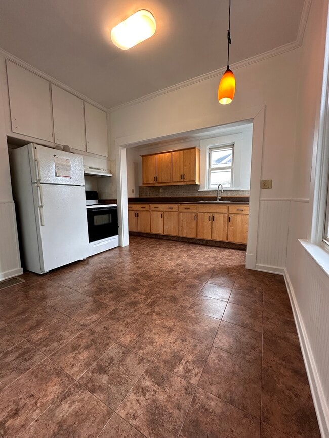 718 12th St, Unit Apt 1 in New Brighton, PA - Building Photo - Building Photo