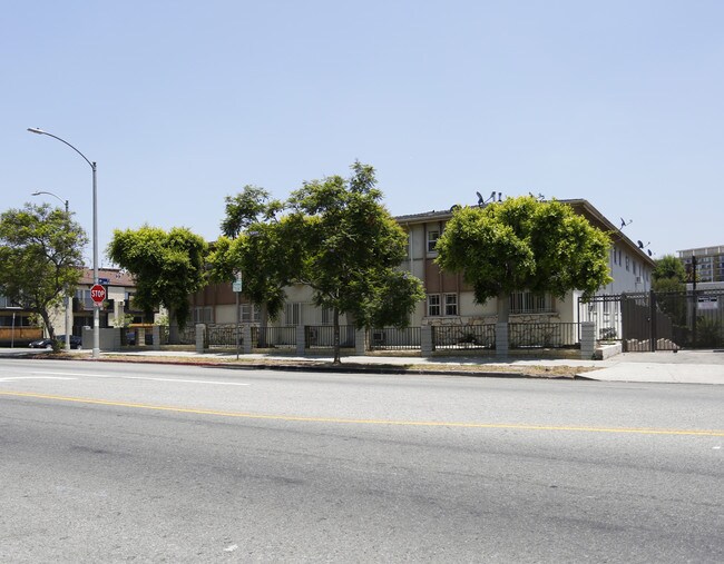 3028 W 4th St in Los Angeles, CA - Building Photo - Building Photo