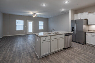 Dartford Townhomes in Spring Hill, TN - Foto de edificio - Interior Photo