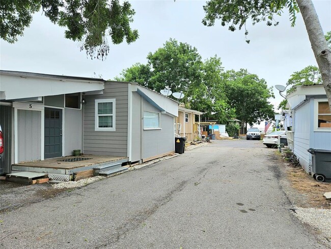 property at 4419 W Bayshore Dr