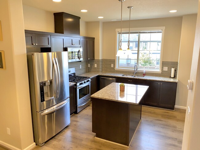 13344 SW Beach Plum Ter in Sherwood, OR - Foto de edificio - Building Photo