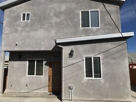 860 W 74th St in Los Angeles, CA - Building Photo