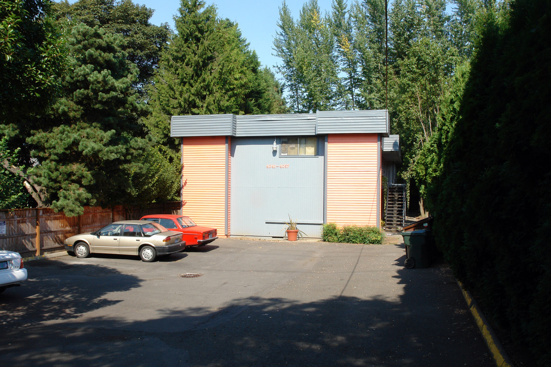 4041 SE Gladstone St in Portland, OR - Building Photo