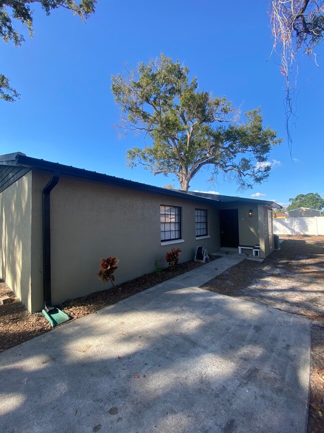 3405 W Sligh Ave in Tampa, FL - Building Photo - Building Photo