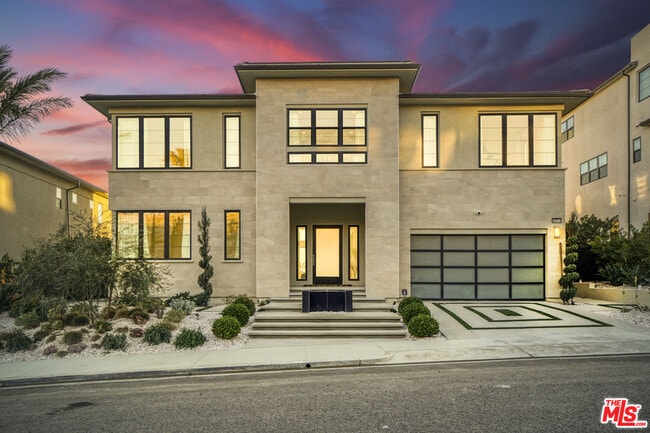 20312 Willoughby Ln in Los Angeles, CA - Building Photo - Building Photo